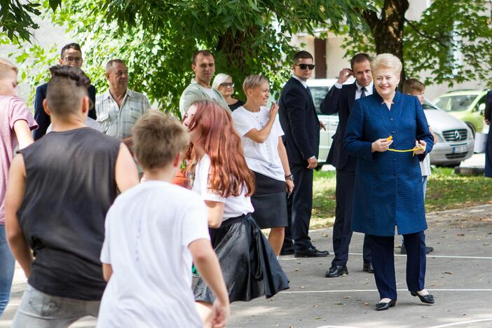 D. Grybauskaitė ir J. Valančiūnas atidarė paauglių dienos namus