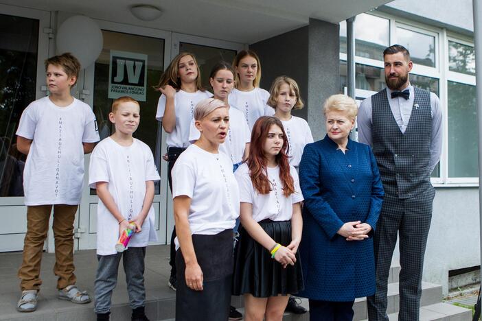 D. Grybauskaitė ir J. Valančiūnas atidarė paauglių dienos namus