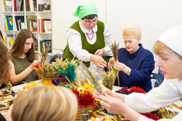 Prezidentė dalyvavo velykinėse edukacinėse dirbtuvėse