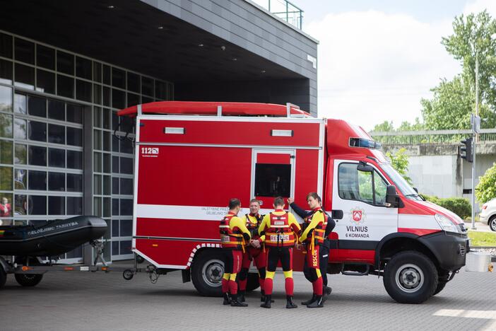 Skęstančiojo gelbėjimo operacija Neries upėje