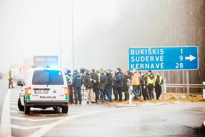 Policija pradėjo masinę judėjimo kontrolę