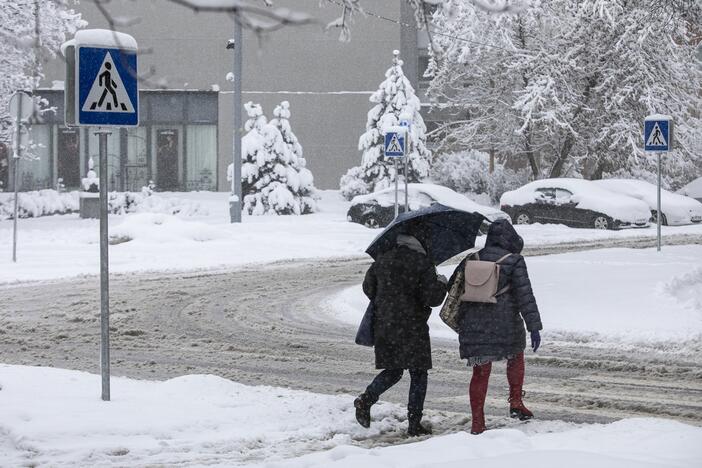 Orai: snigs mažiau, estafetę perims šaltis