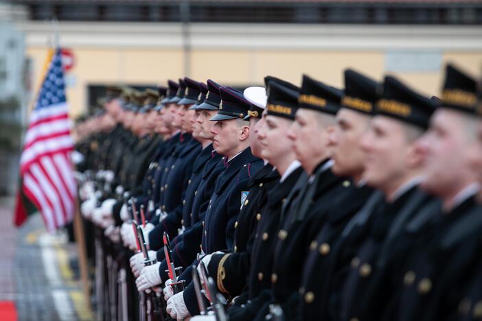 Oficiali JAV gynybos sekretoriaus pasitikimo ceremonija