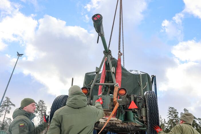 Priešlėktuvinių pabūklų išsiuntimas į Ukrainą