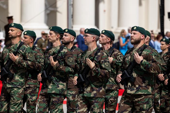 Lietuvos ginkluotųjų pajėgų vėliavų, būrių ir vadų rikiuotė