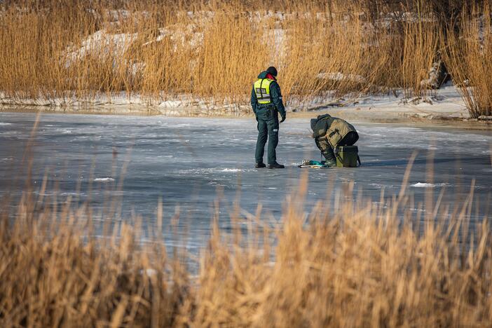 Patikrinimas: reido metu nustatyta, kad žvejys neturėjo specialių smaigų.