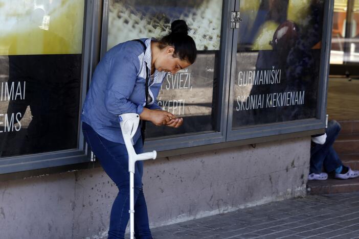 Įspėjo: ne tik išmaldos prašymas, bet ir jos davimas kartais gali būti įvertintas nemenka bauda.