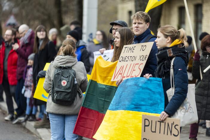 Protestas prie Vokietijos ambasados už sankcijų taikymą Rusijai 