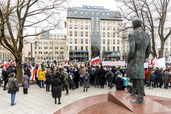 Lenkų protestas dėl mokyklų jungimo