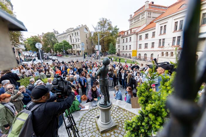 Protestas del medžių J. Basanavičiaus gatvėje