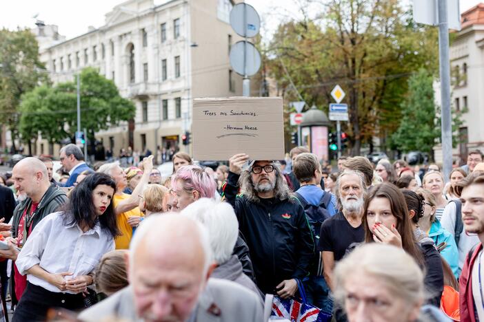 Protestas del medžių J. Basanavičiaus gatvėje