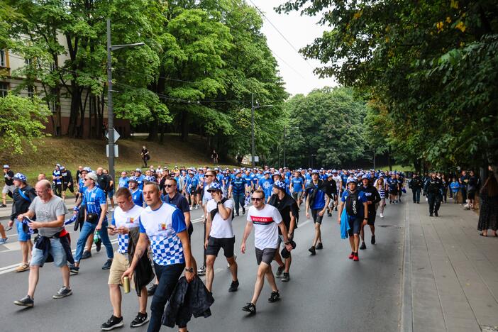 Pozanės „Lech“ sirgalių eisena į Dariaus ir Girėno stadioną