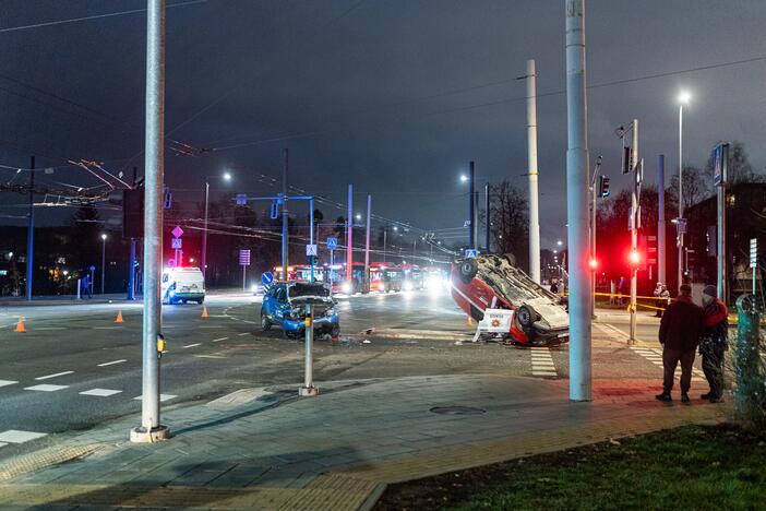 Vilniuje į apsaugininkus rėžėsi ugniagesių autobusiukas