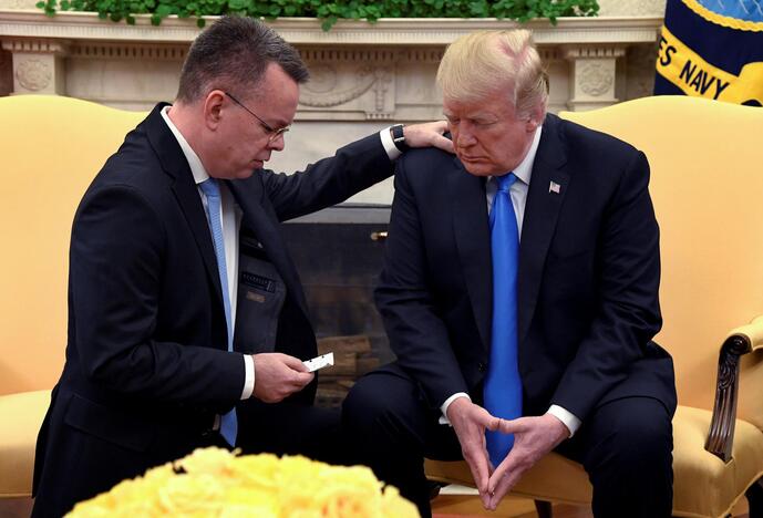 Andrew Brunsonas ir Donaldas Trumpas