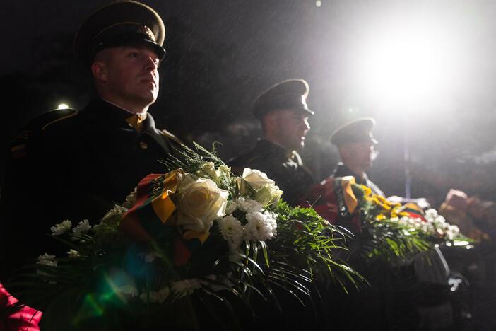 Atminimo laužų uždegimo ceremonija prie Vilniaus televizijos bokšto