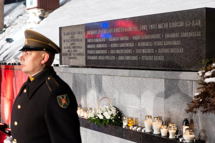 Atminimo laužų uždegimo ceremonija prie Vilniaus televizijos bokšto