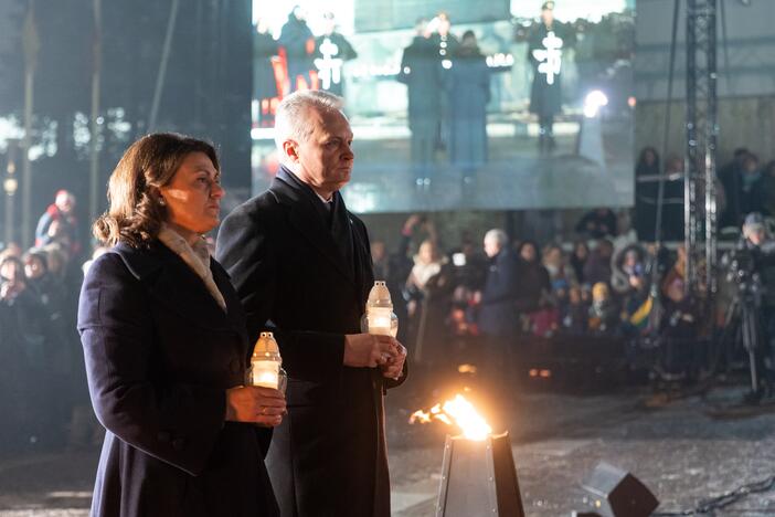 Atminimo laužų uždegimo ceremonija prie Vilniaus televizijos bokšto