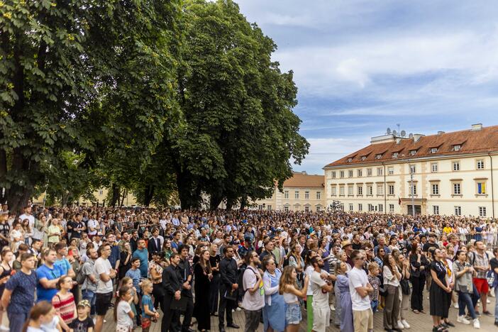 J. Bideno kalbos žmonės klausėsi ir S. Daukanto aikštėje šalia prezidentūros