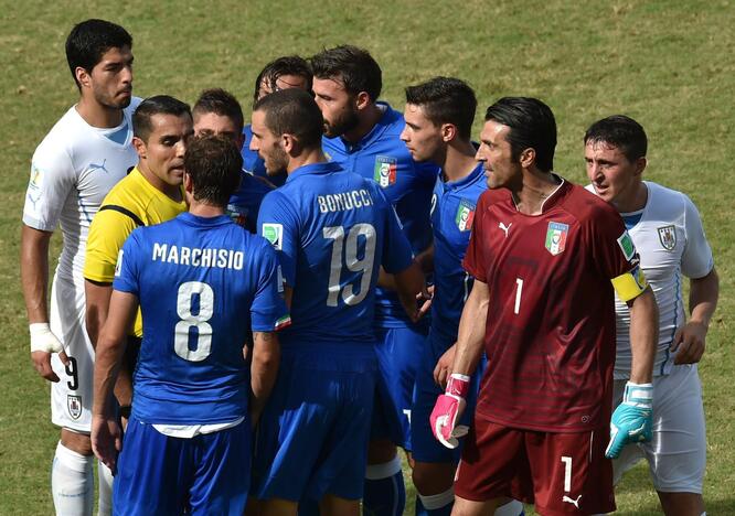 Pasaulio futbolo čempionatas: Italija - Urugvajus