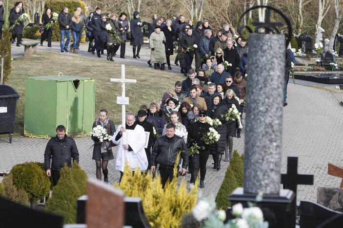 I. Strazdauskaitės laidotuvės