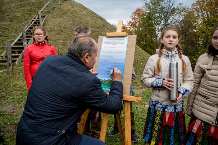 Archeologiniai kasinėjimai Pyplių piliakalnyje