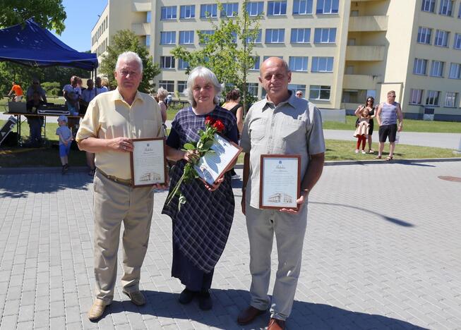 Alšėniškiai pašventino vėliavą