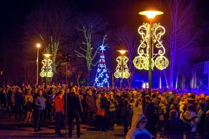 „Ugnies valdovų“ šou Birštone