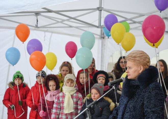 Prezidentė atidarė vaikų dienos centrą Zarasuose