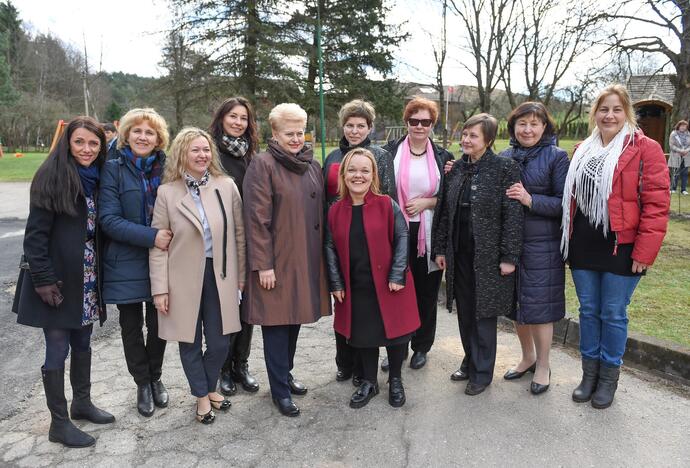 Prezidentė lankėsi Vilniaus kūdikių namuose