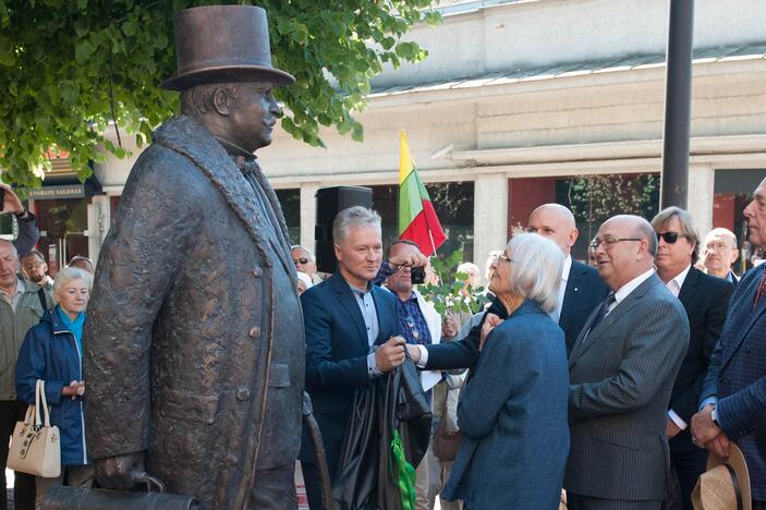 Iškilmingai atidengtas J.Vileišio paminklas