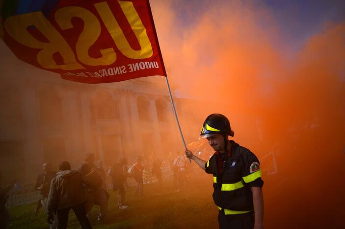 Romoje – protestas prieš taupymo politiką