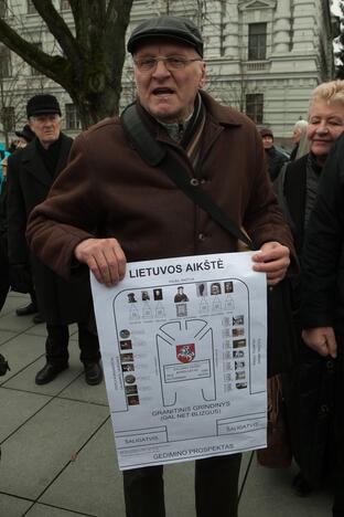 Protesto akcija dėl Vyčio paminklo