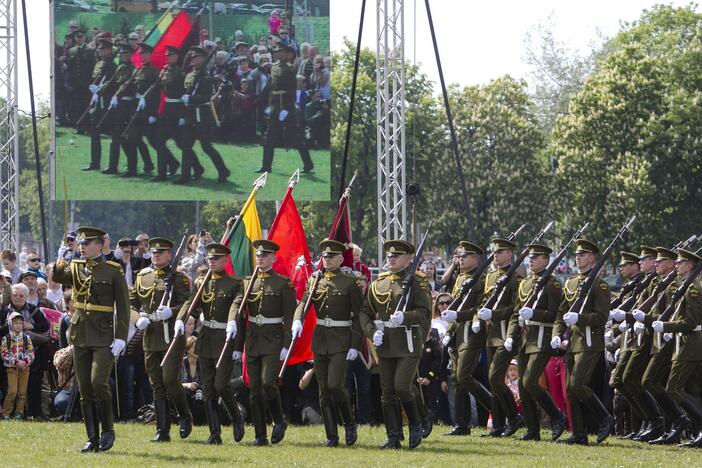 Kariuomenės ir visuomenės šventėje – NATO sąjungininkų naikintuvai