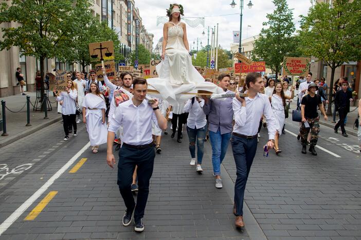 Šventinė VU dėstytojų ir studentų eisena