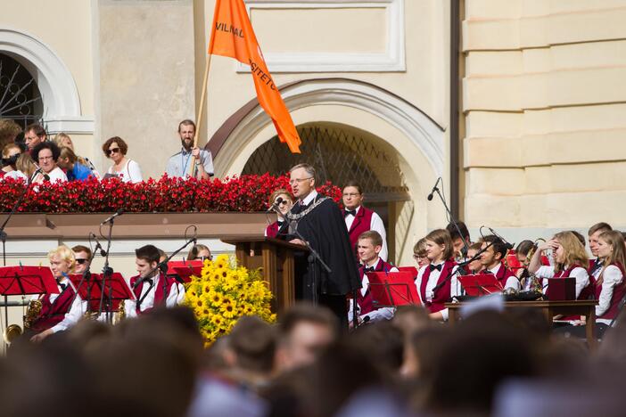 Šventinė VU dėstytojų ir studentų eisena