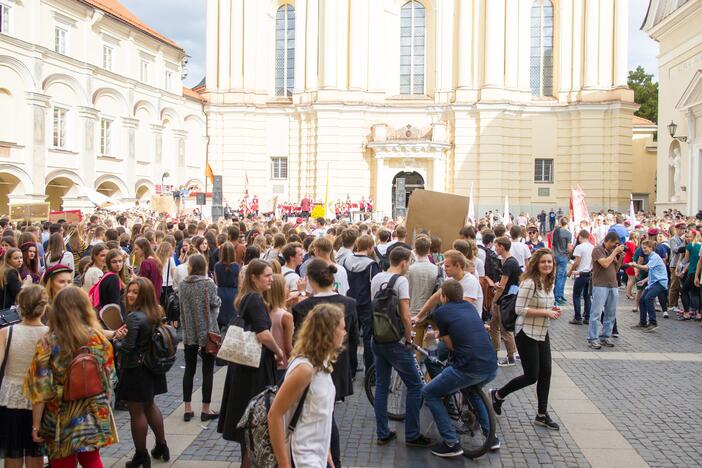 Šventinė VU dėstytojų ir studentų eisena