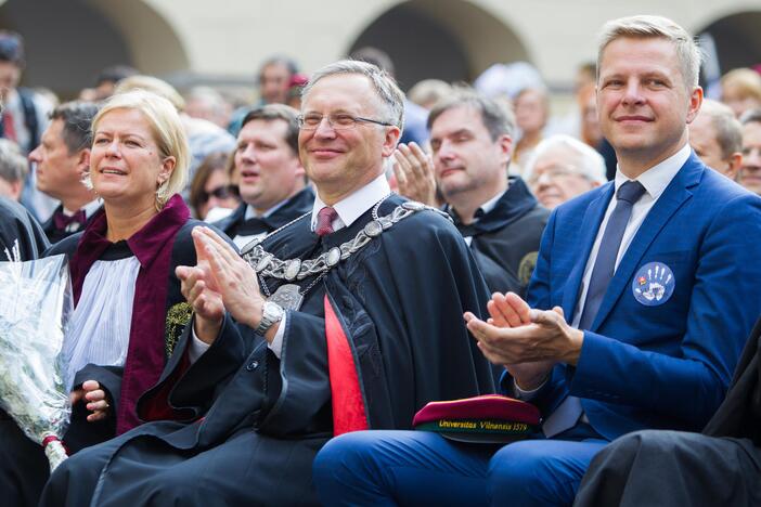 Šventinė VU dėstytojų ir studentų eisena