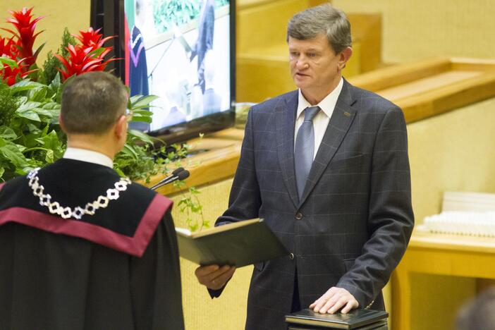 Naujas Seimas susirinko į pirmąjį posėdį