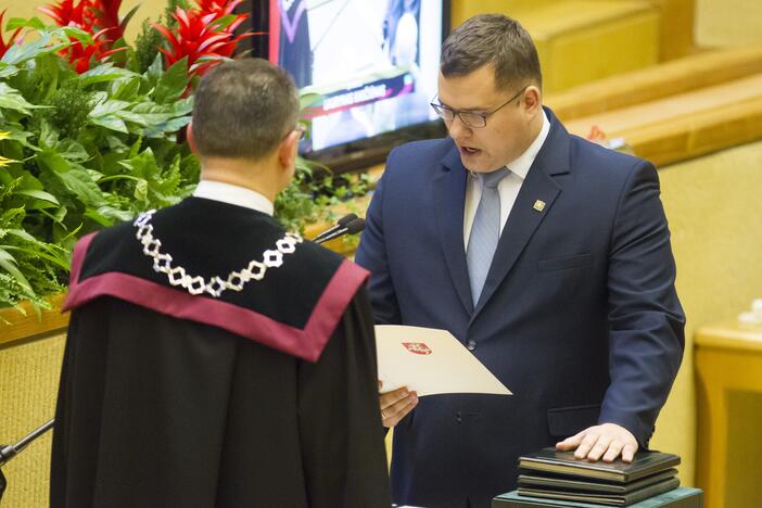 Naujas Seimas susirinko į pirmąjį posėdį