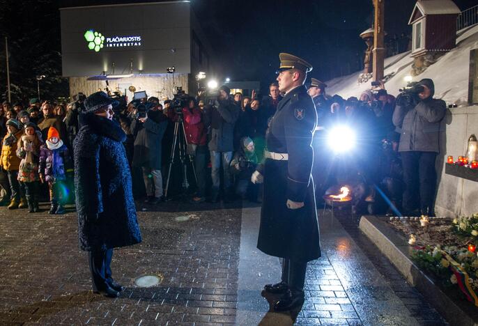 Sostinėje liepsnojo atminimo laužai