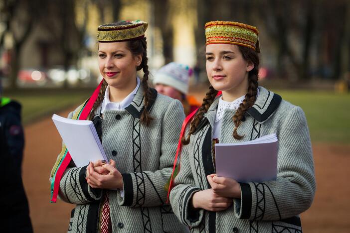 Didžiulė istorinė vėliava Lukiškių aikštėje