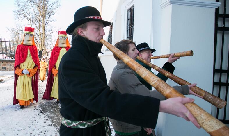 Liaudies meistrams įteikti „Aukso vainikai“