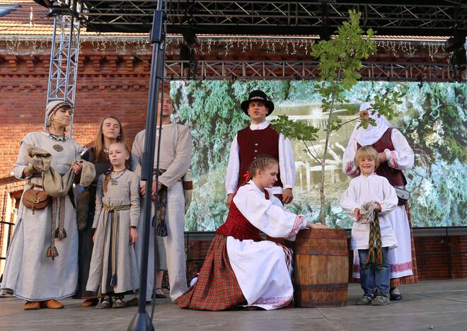 Raudondvario parke – folkloro fiesta