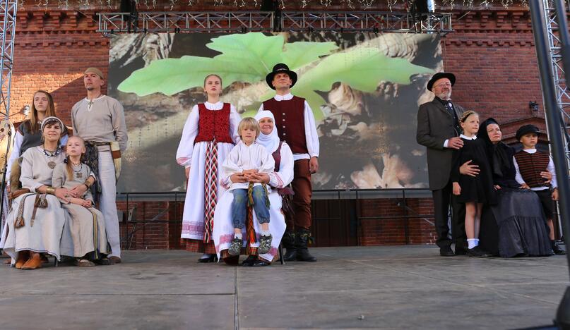 Raudondvario parke – folkloro fiesta