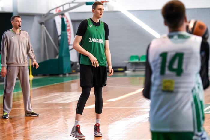 M.Varnas (su kamuoliu) šiemet dalyvavo NBA jaunųjų talentų stovykloje, o M.Echodas buvo pripažintas naudingiausiu atrankos turnyro žaidėju.