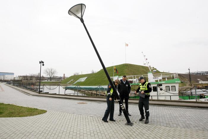 Įsisuko: atnaujintą Pilies gatvės aikštelę pirmadienį apžiūrėjo policininkai.