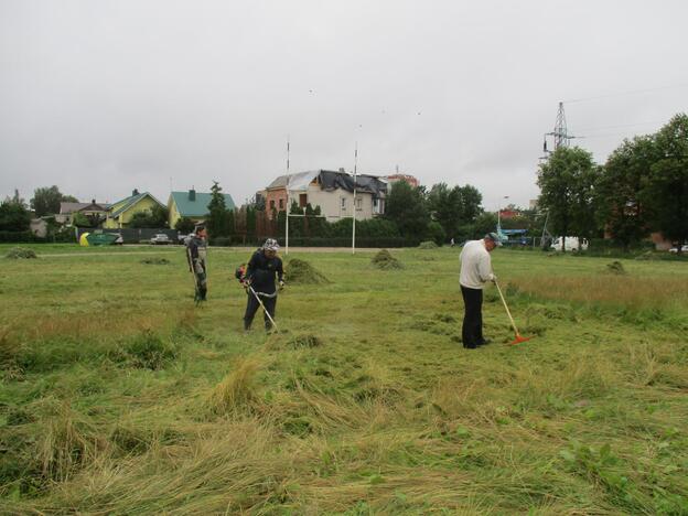 Pradėtas tvarkyti apleistas stadionas