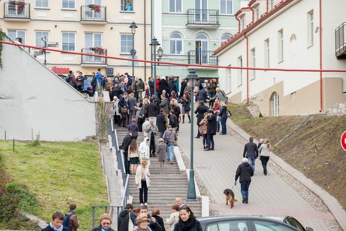 Atidengti Č. Milošo laiptai