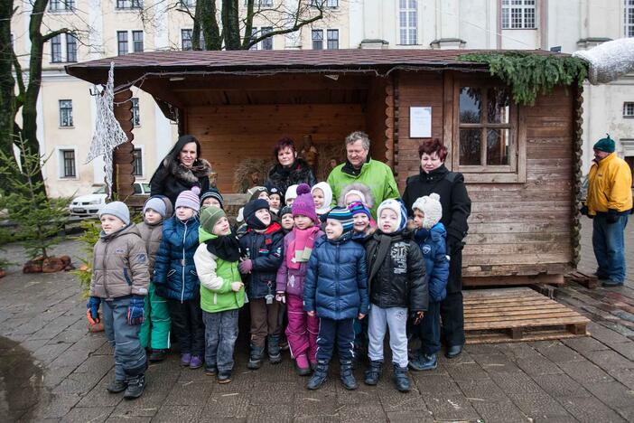 Prakartėlė kartu su avelėmis iškeliauja Iš Kauno rotušės aikštės