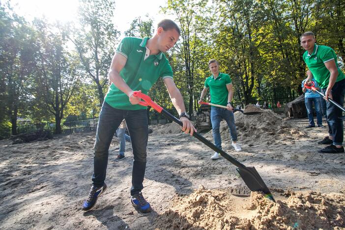 Futbolininkai sutvarkė stumbryną